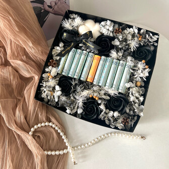 Black theme cash flower box 